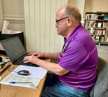 Library user using PC